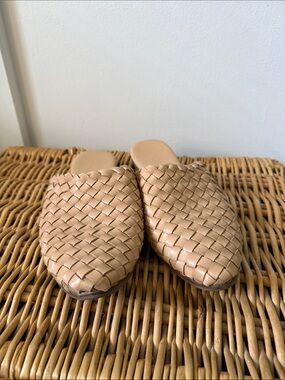 Woven Slide in Beige. Summer’s Fashion